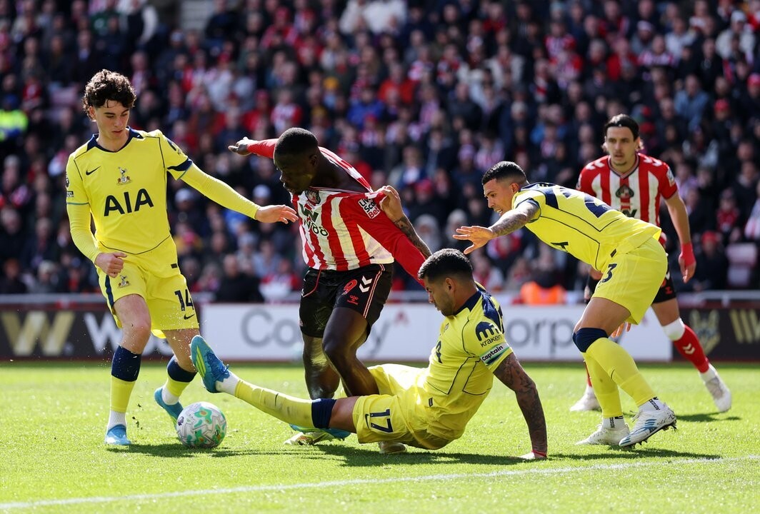 Тоттенхэм проиграл Сандерленду и углубился в кризис