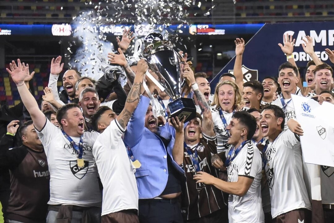 Trophy of Champions Final: Estudiantes vs. Platense