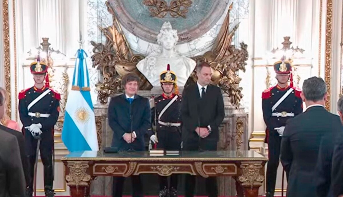 Argentina's President Swears in New Chief of Staff
