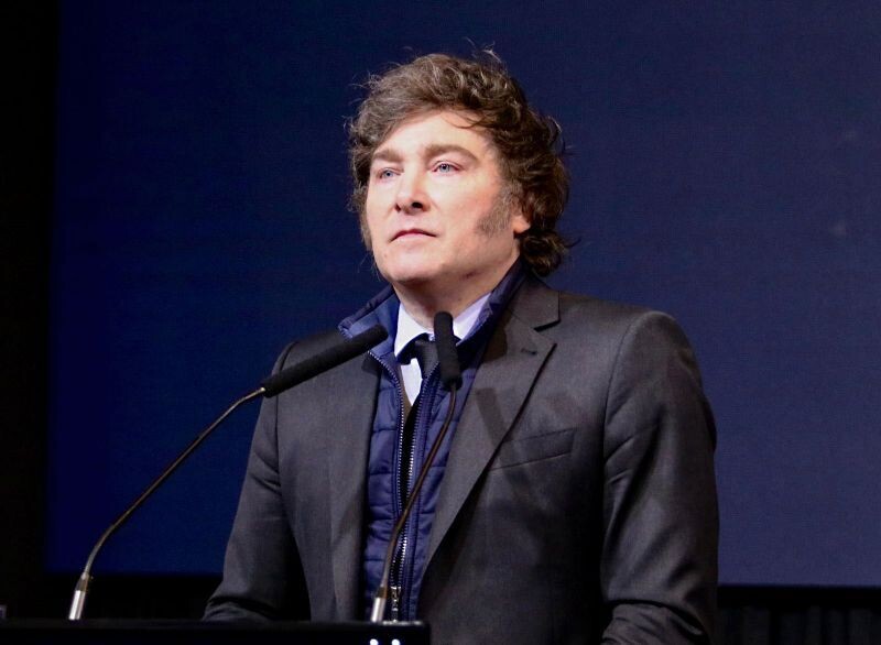Снижение поддержки президента Хавьера Милея