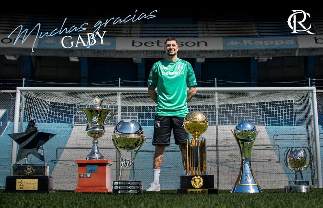 Торжественная проводка вратаря Габриэля Ариаса в «Расинге»