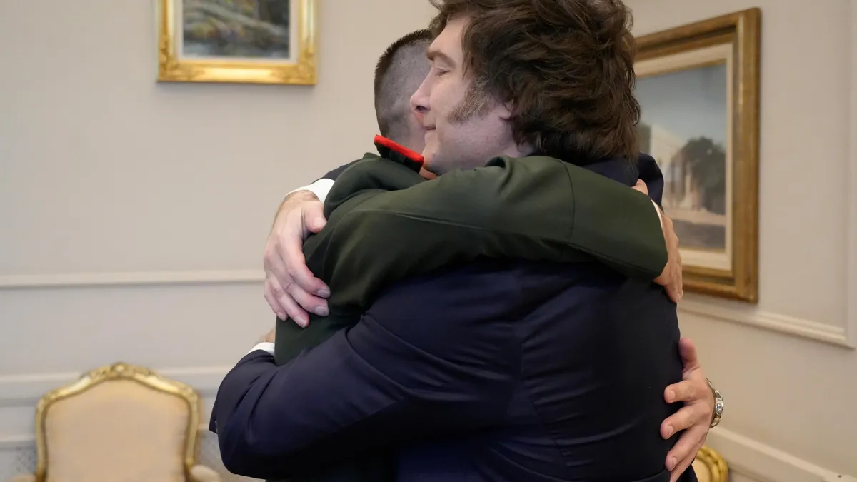 Argentine President Meets Gendarme Freed from Venezuela