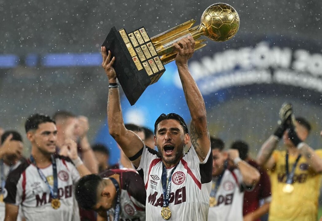 Boca Honors South American Champions Lanús