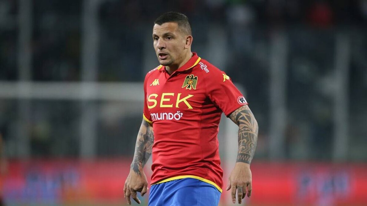 Player Emiliano Vecchio offers to play for free at San Lorenzo