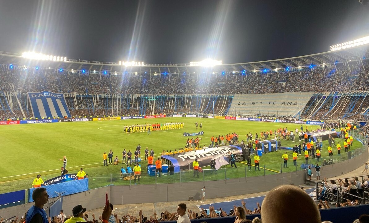 Racing Celebrates a Memorable Night in Avellaneda