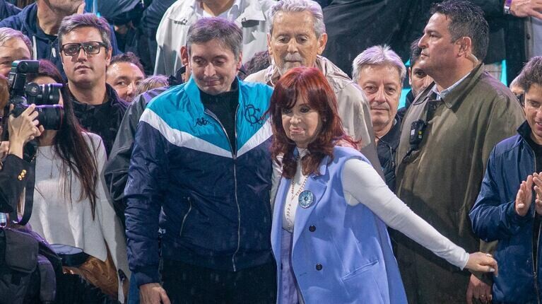 Политическое напряжение в Буэнос-Айресе между Кикилофом и Ла Кампора