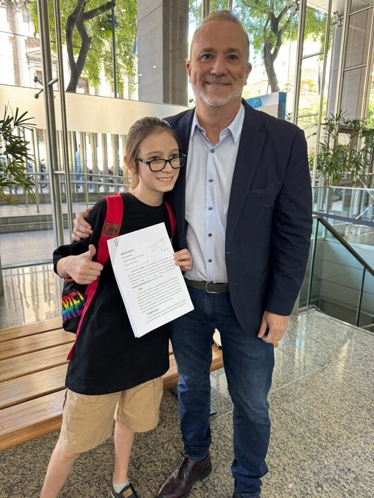 活动家起诉议员侮辱其自闭症儿子