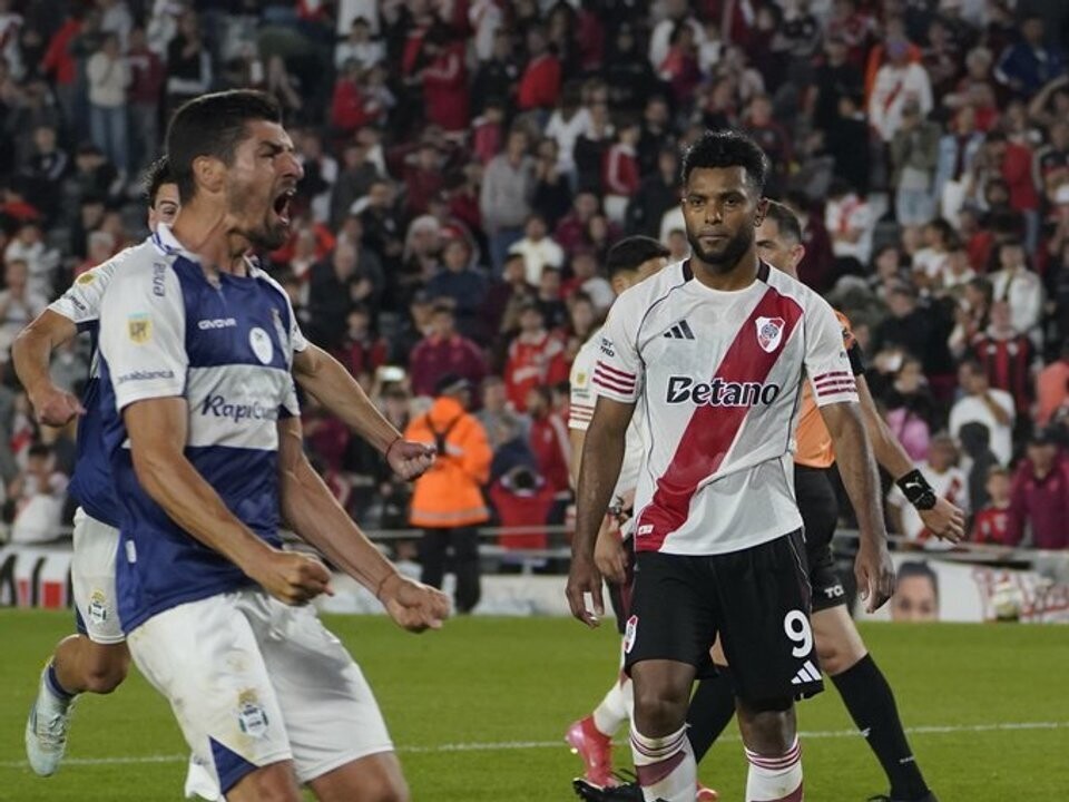 River Misses Penalty, Gimnasia Celebrates Historic Victory