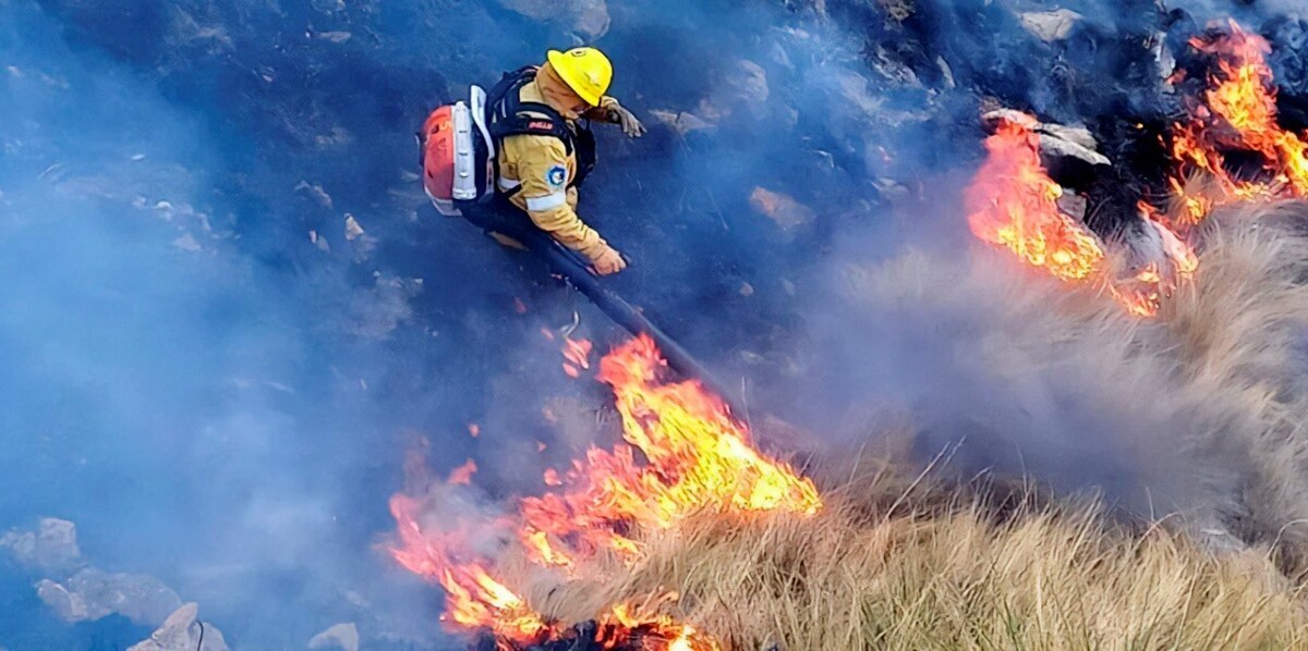 Uncontrolled Fire Threatens Puerto Madryn