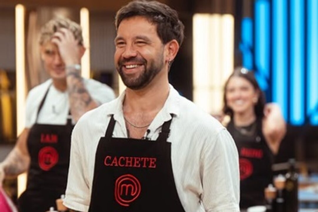 Actor Agustín Sierra Burns Hand on 'MasterChef Celebrity'
