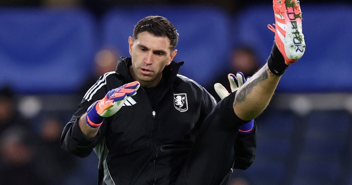 Three Argentines Start in Key Premier League Match