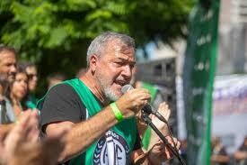 Правительство Аргентины подало в суд на лидера профсоюза за призывы к кризису