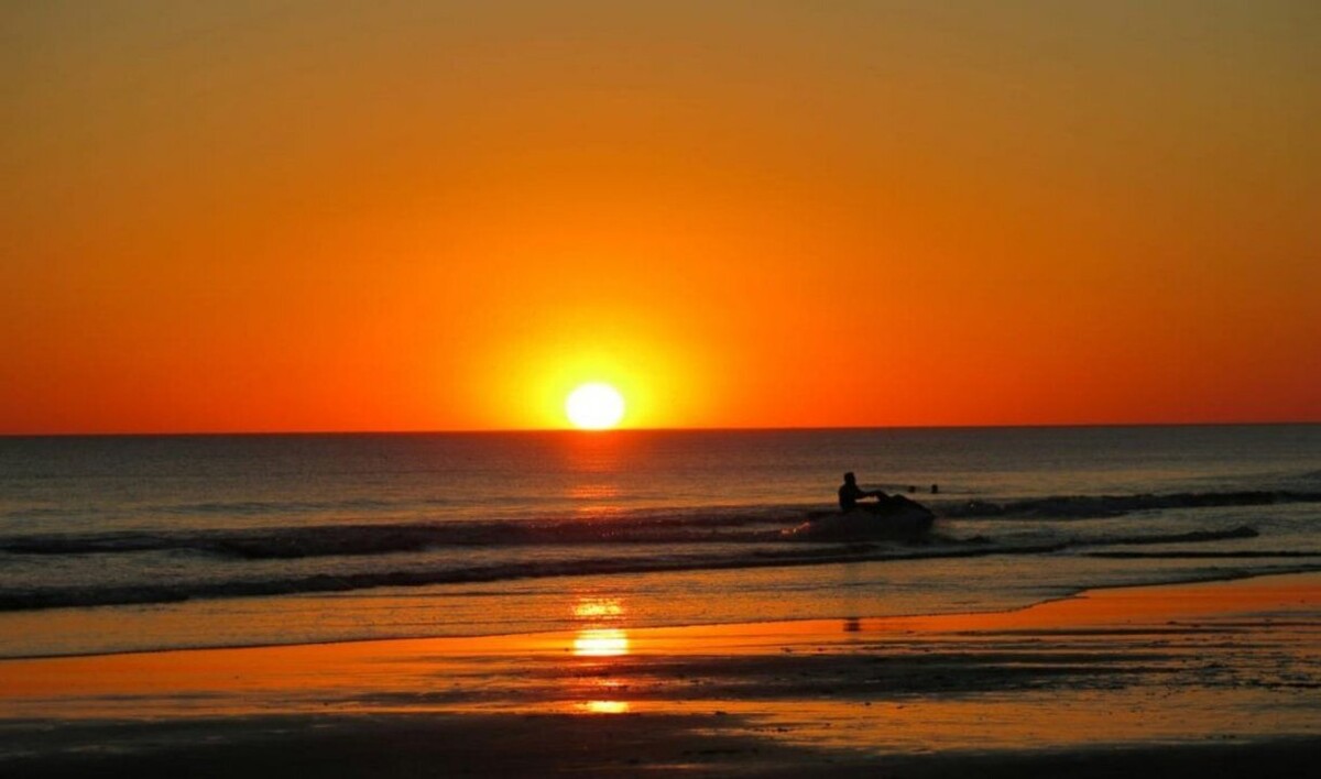 Прогноз SMN: Лето 2025/2026 на атлантическом побережье Аргентины будет异常 жарким