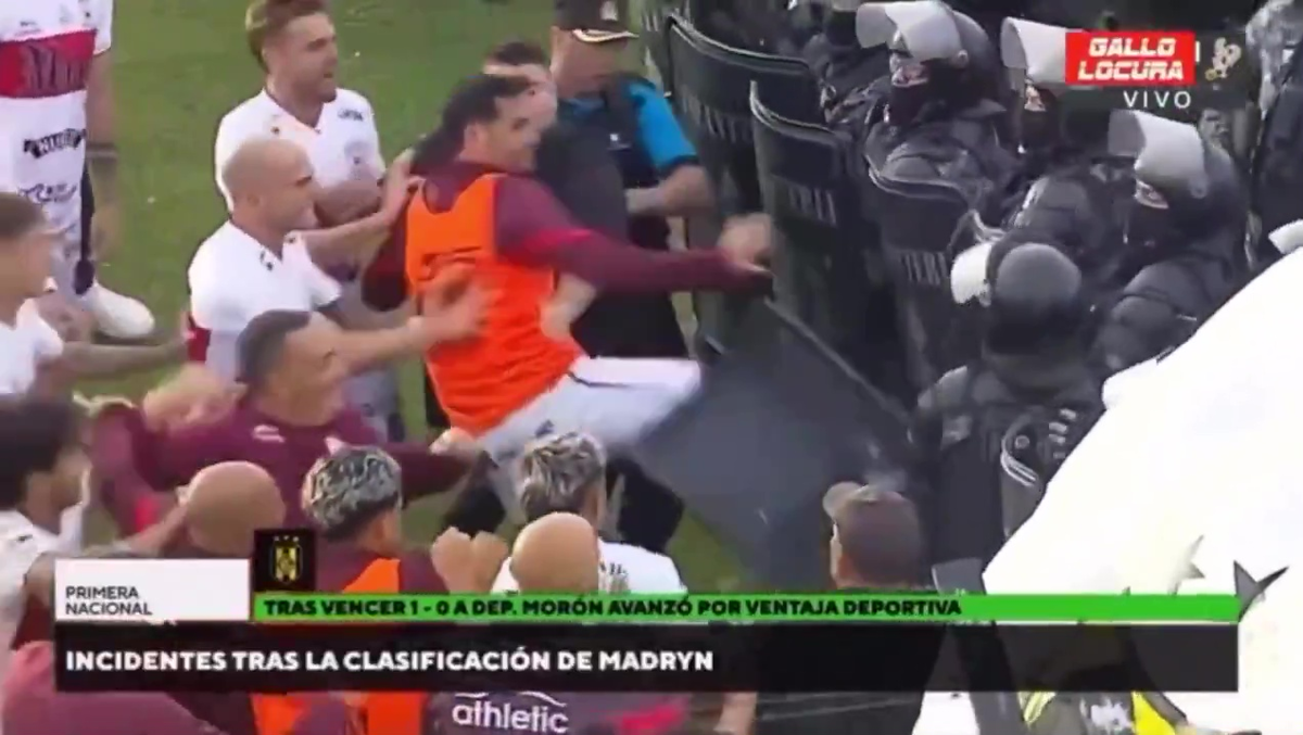 Хаос на аргентинском стадионе после победы в плей-офф