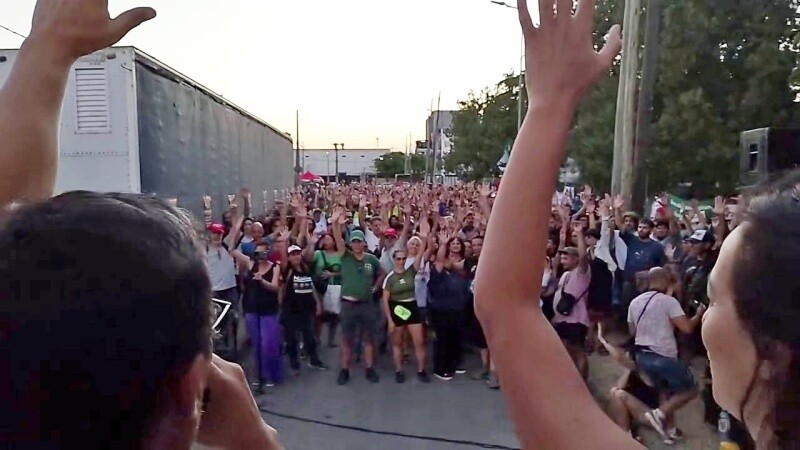 Встреча работников у компании Lustramax для борьбы с трудовой реформой