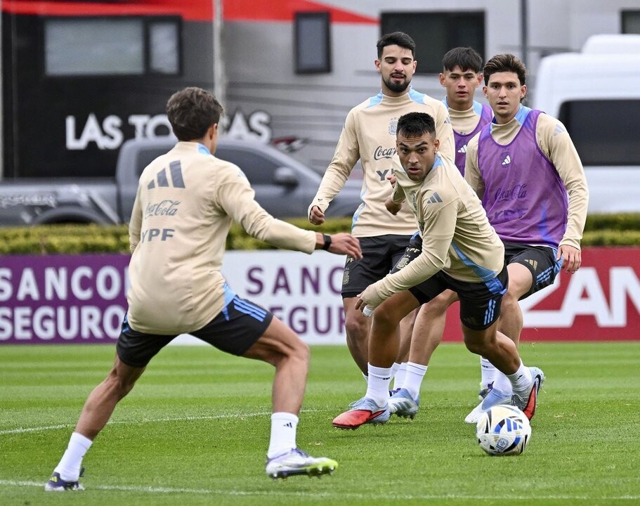 Буэндия вызван в сборную Аргентины на матч с Анголой