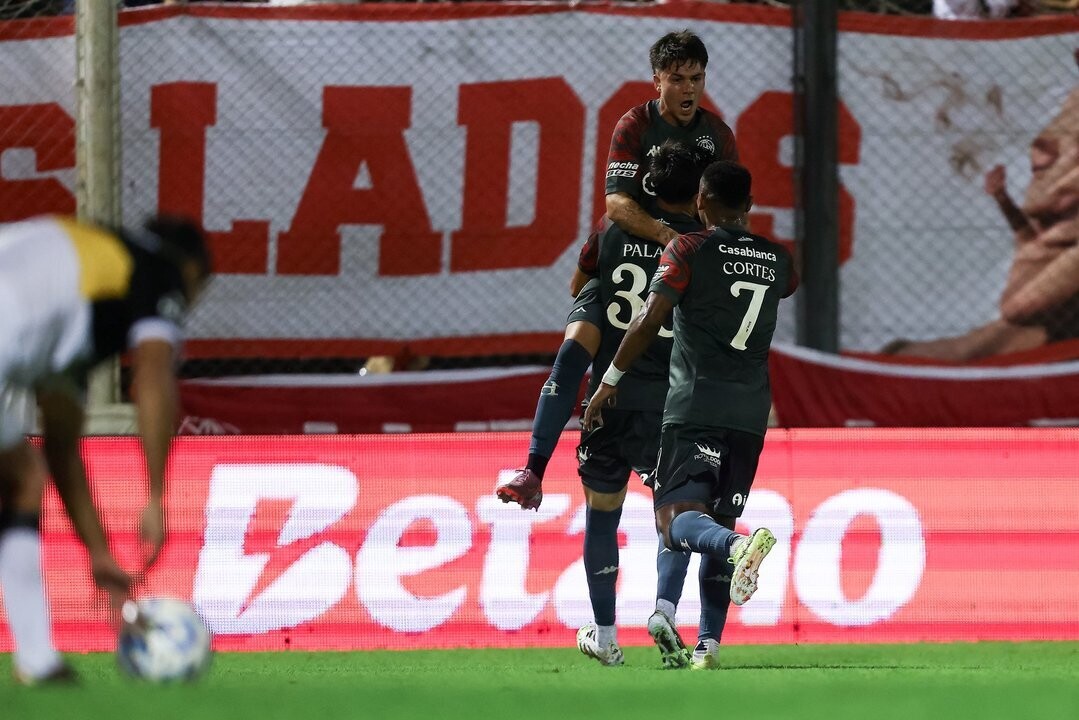 “飓风队”击败“奥林匹奥队”晋级阿根廷杯