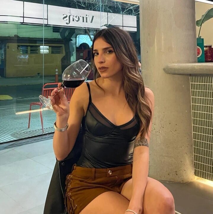 Exestrella de reality Emily Ceco presenta a su nueva pareja