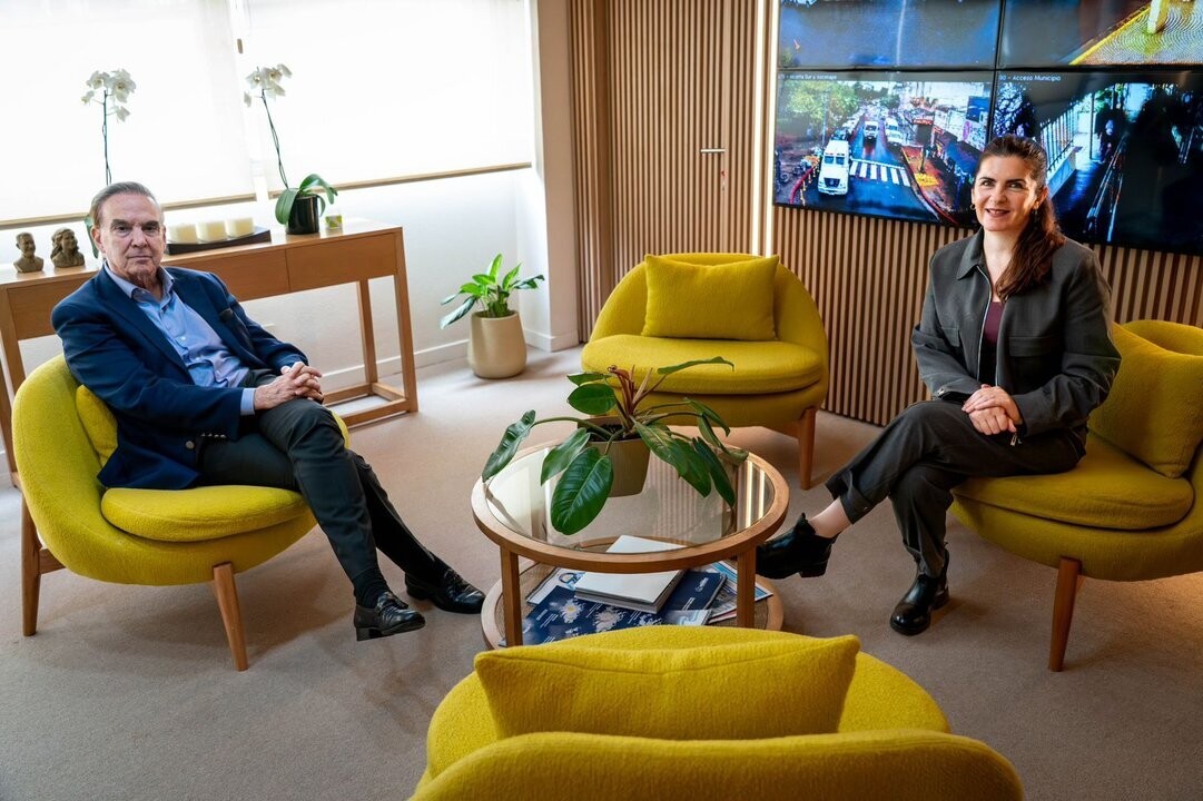 Argentine Deputy Pichetto Meets with Kirchnerist Mayor, Hinting at Return to Peronism