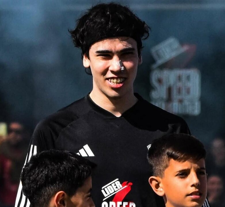 Стример сыграл в официальном матче аргентинской Примеры