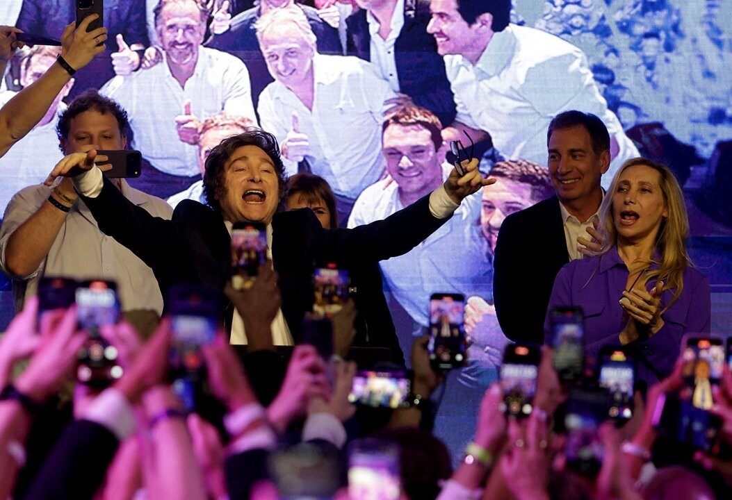 Милеи празднует историческую победу «Ла Либертад Аванза» на выборах в Аргентине