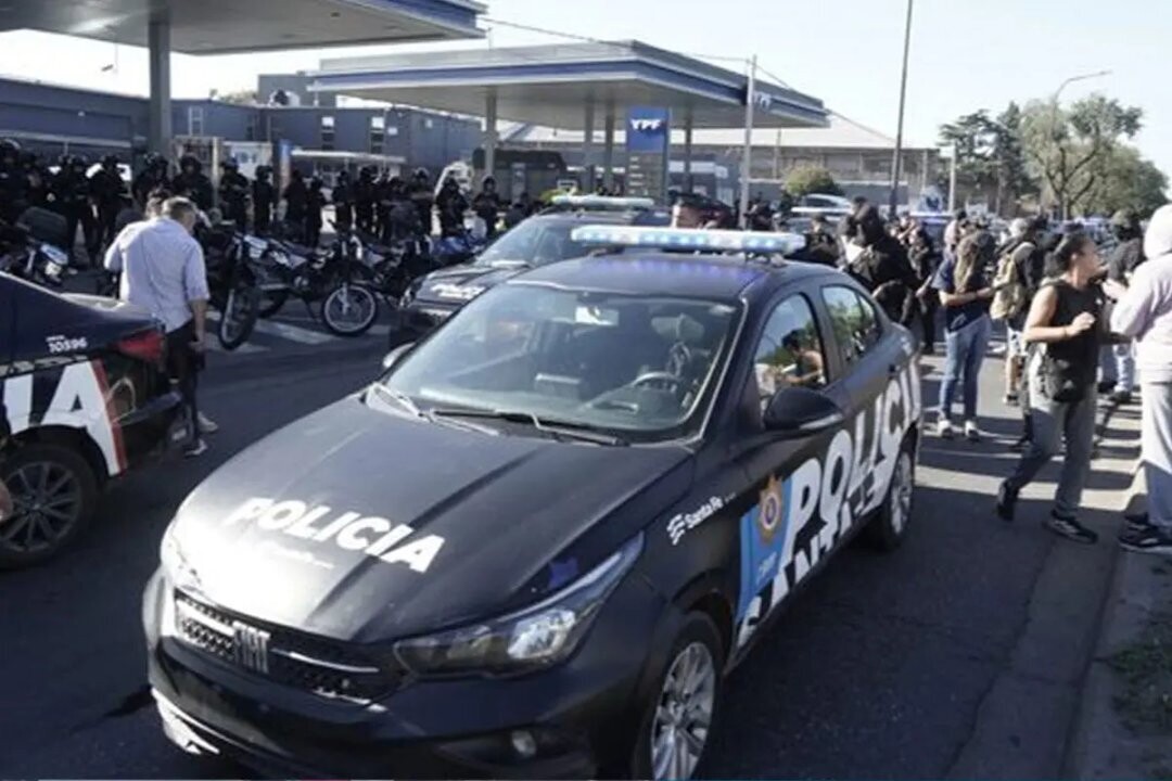 圣菲警察局长调查抗议者中的腐败行为