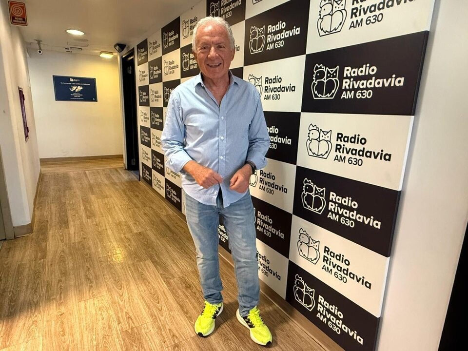 Journalist Julio Lagos renews contract with Radio Rivadavia
