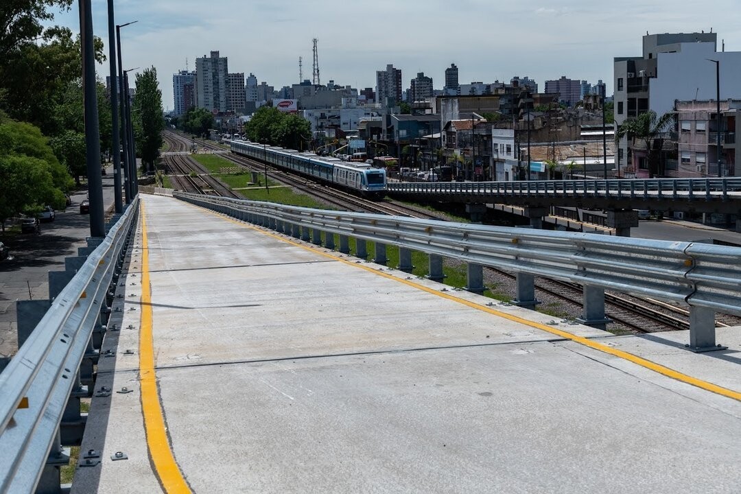 New Modular Bridge Opens in Buenos Aires