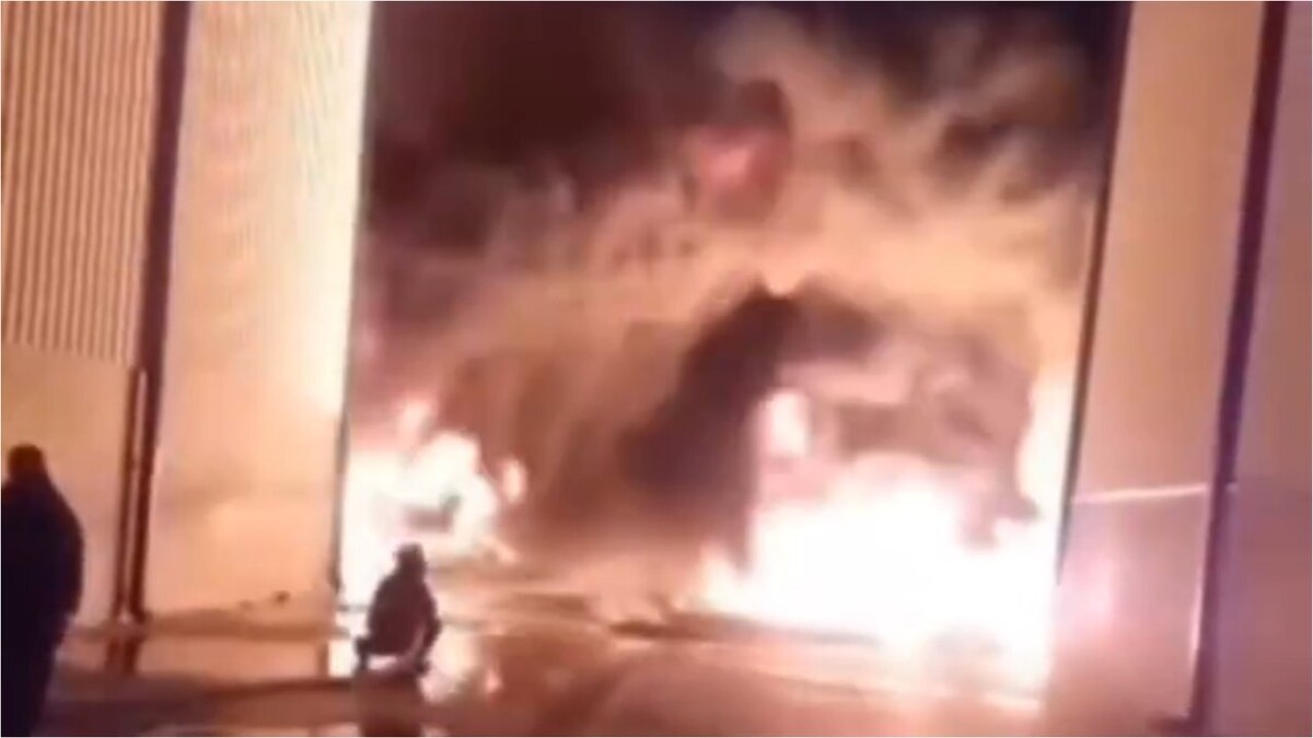 Взрыв на промышленном полигоне Эсейса: горит агрохимический завод