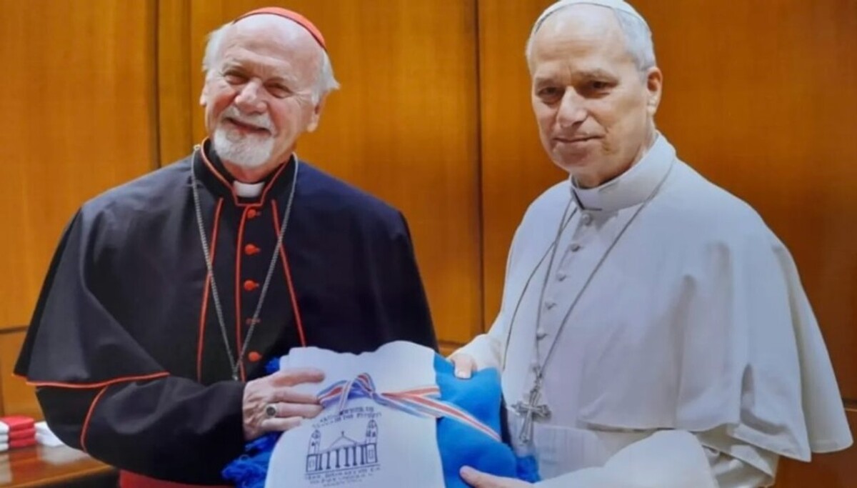 El Arzobispo de Argentina discute posible visita papal con el Papa