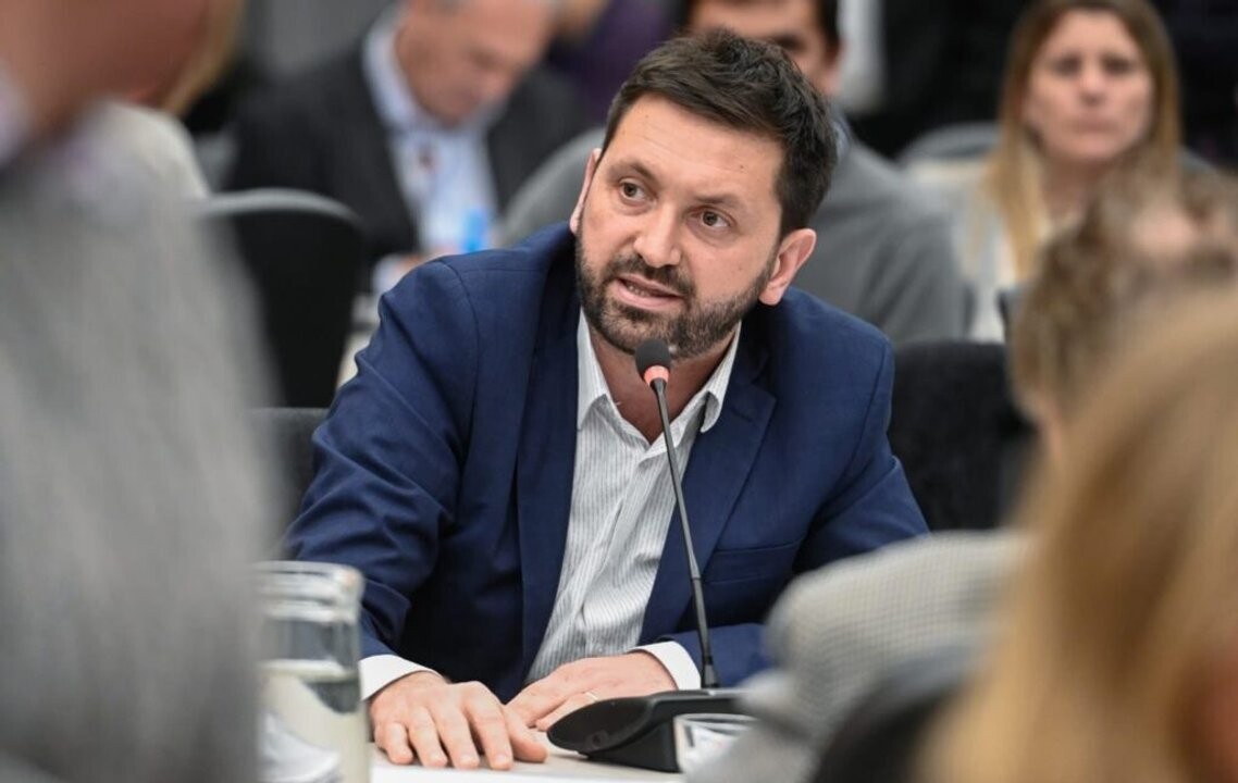 Argentine Deputies Demand Explanations for WHO Withdrawal