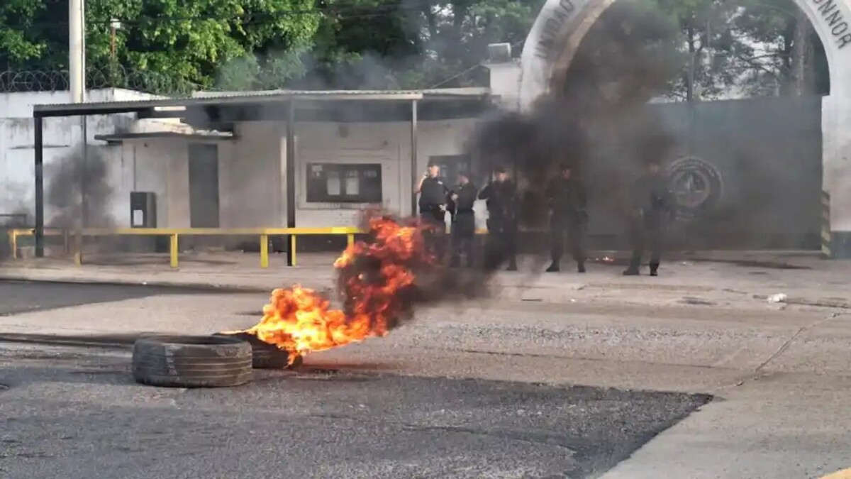 Смерть заключенного вызвала насилие у тюрьмы в Паране