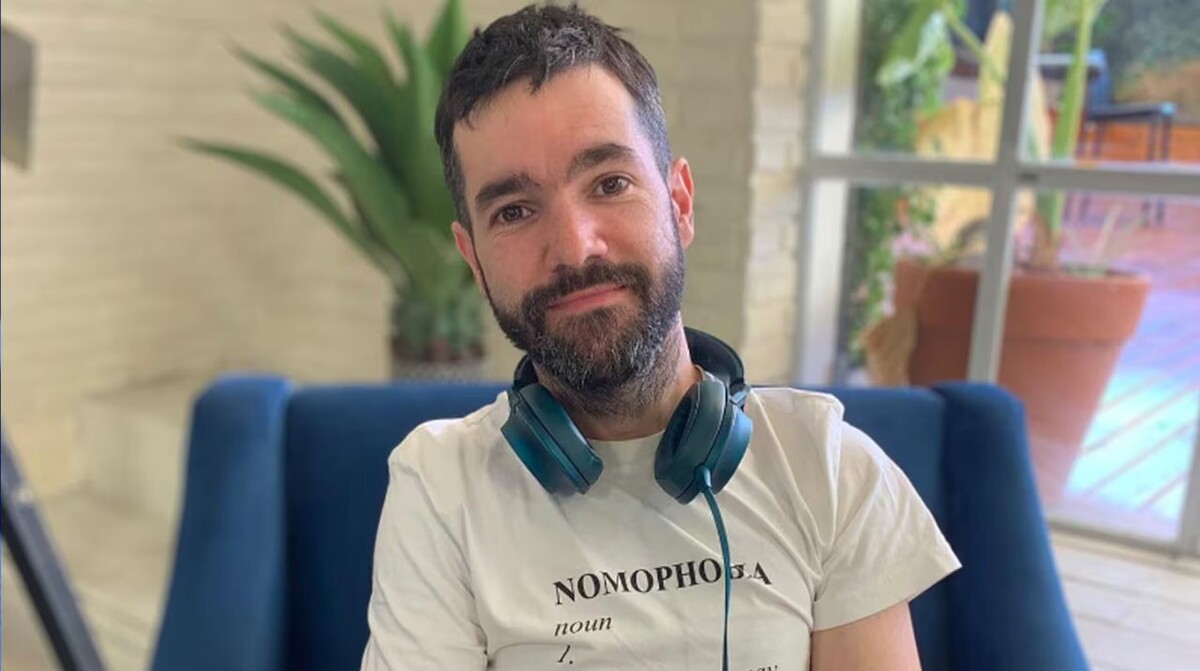 Journalist Germán Beder on His Shyness in Relationships