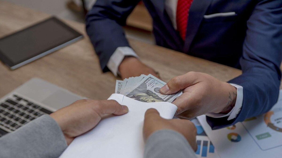 Коррупция: Кто Платит за Преступления Власти?