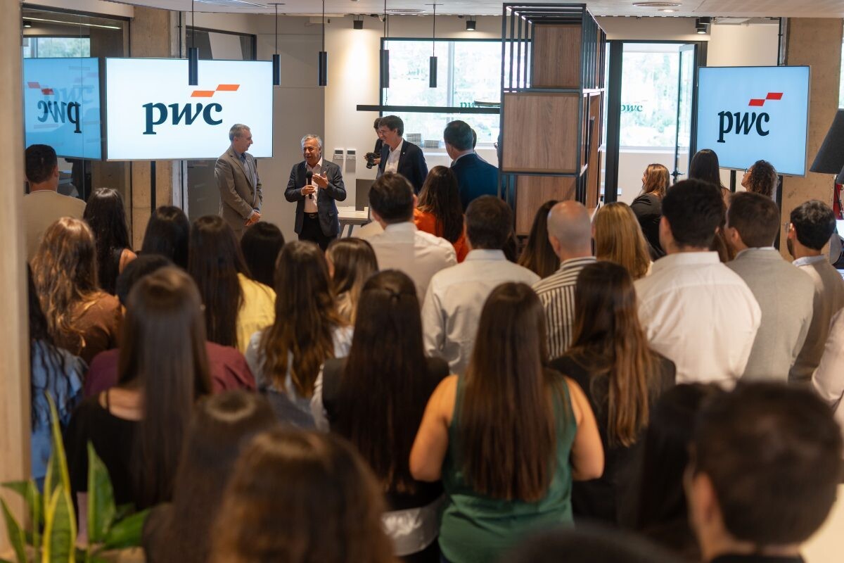Губернатор Мендосы открыл новые офисы PwC