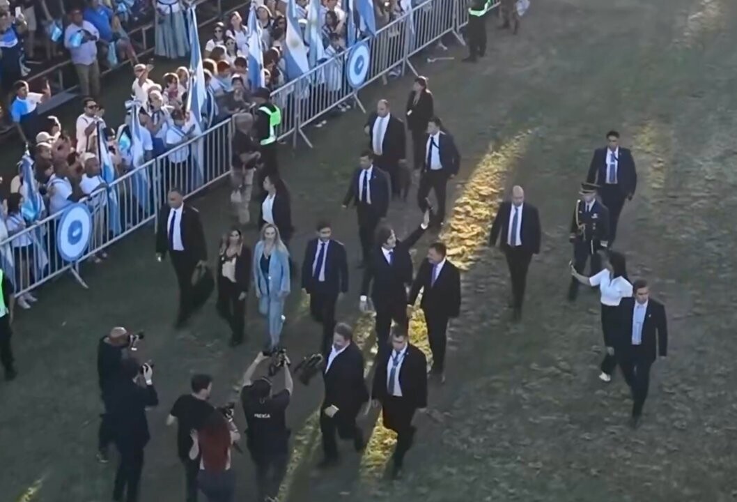 阿根廷总统米莱参加圣洛伦索战役周年纪念