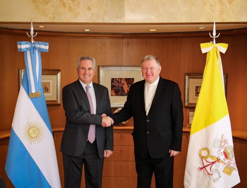 Argentina's Foreign Minister Receives Apostolic Nuncio