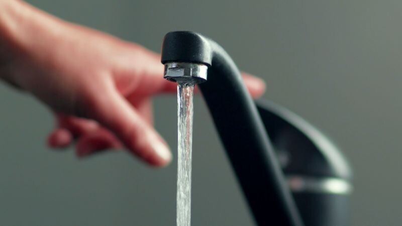 Повышение счетов за воду в Буэнос-Айресе, превышающих $23,000