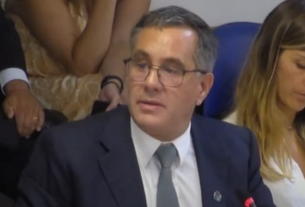 Спор о специальном парламентском заседании по бюджету университета