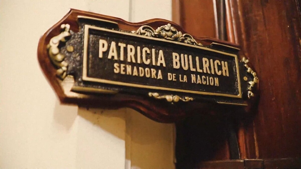 阿根廷参议员以时尚视频庆祝劳工改革获批