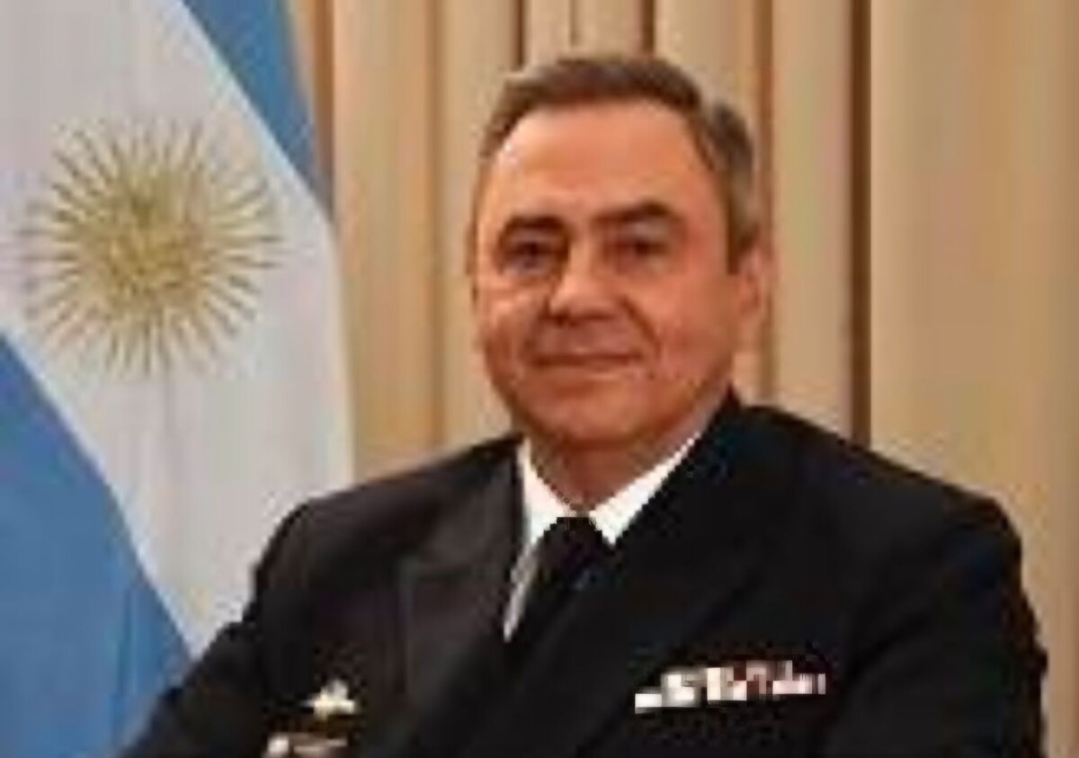 Коммодор ВМС Аргентины попал в неловкое положение на церемонии