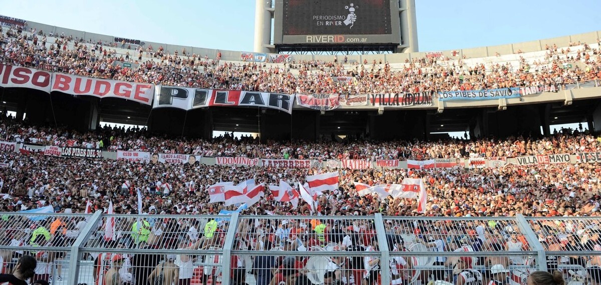Фанат травмирован во время празднования River Plate