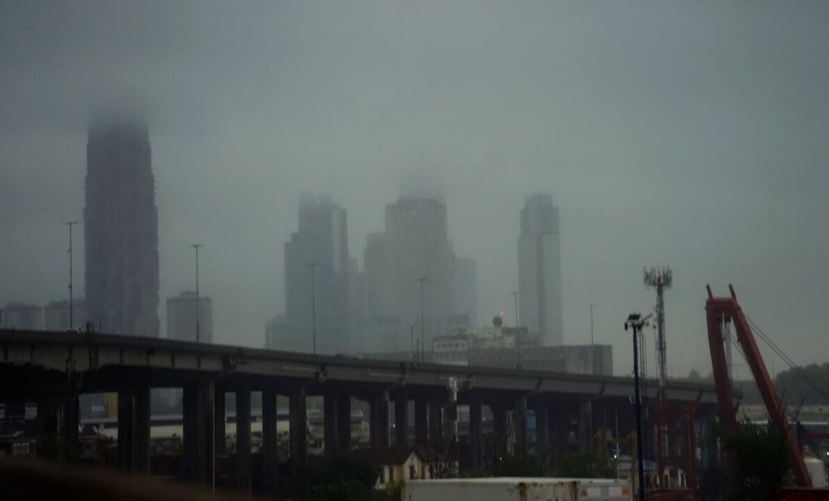 布宜诺斯艾利斯遭遇强降雨和雷暴