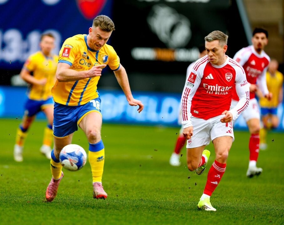 Arsenal suffers to reach FA Cup quarter-finals