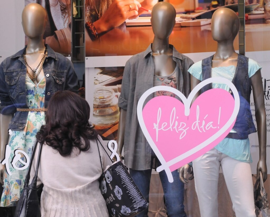 Retail Sales Decline During Mother's Day in Argentina