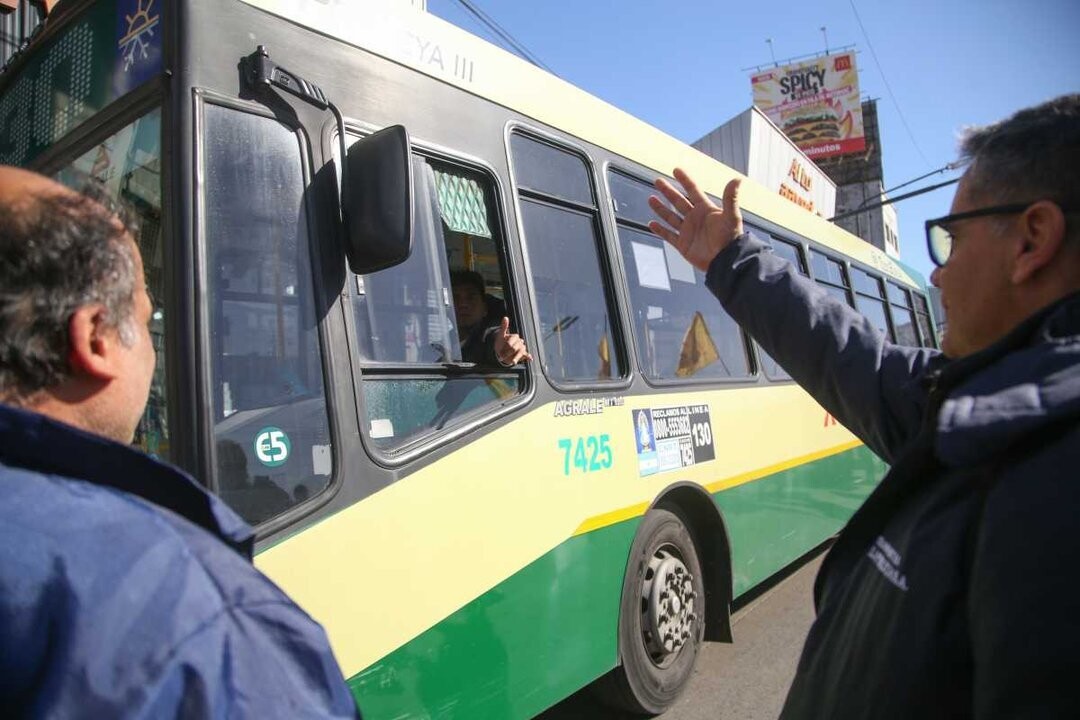 Правительство столкнулось с сильным противодействием во время всенародного забастовки