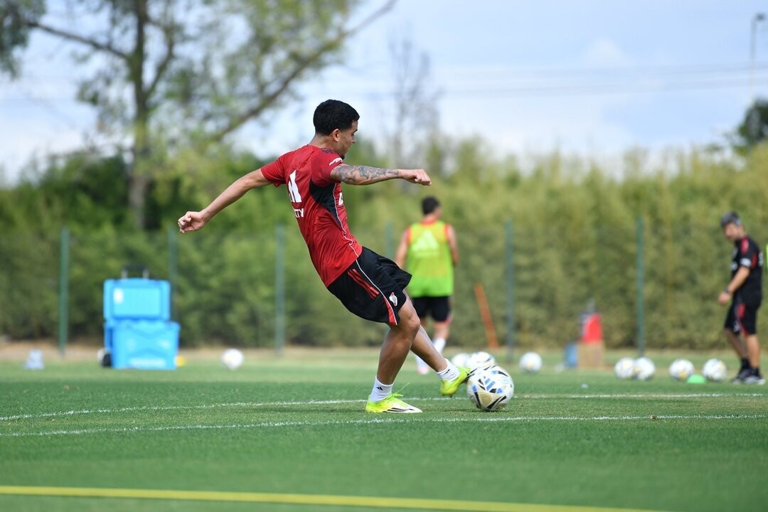 Ecuadorian footballer amazed by River Plate fans