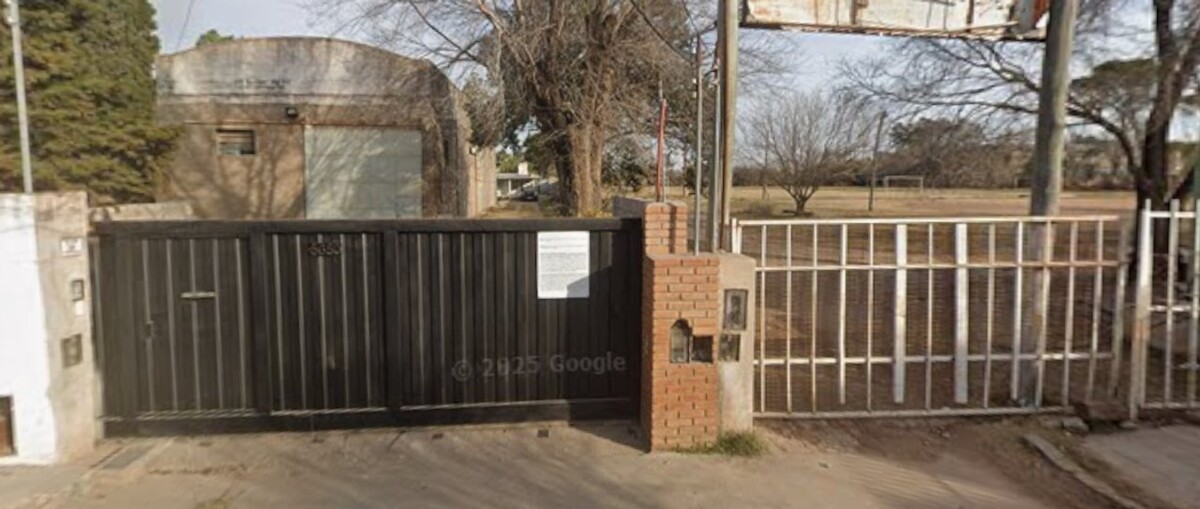 Молодой футболист скончался после остановки сердца на поле