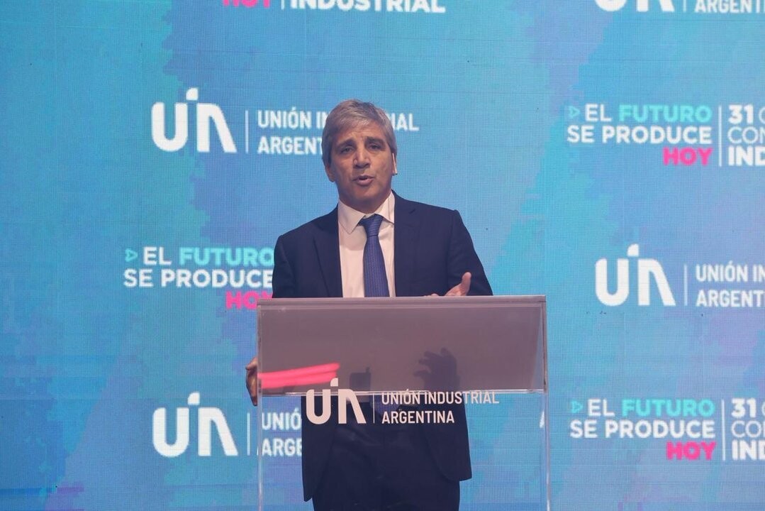 Argentina seeks to raise $1 billion for debt payment