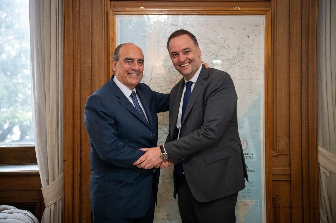 Argentine Government Reshuffle: Francos and Catalán Leave Milei's Administration